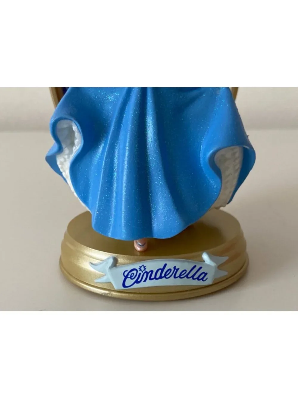Hallmark 1997 Keepsake Disney Cinderella Ornament with Stand in box First Editio